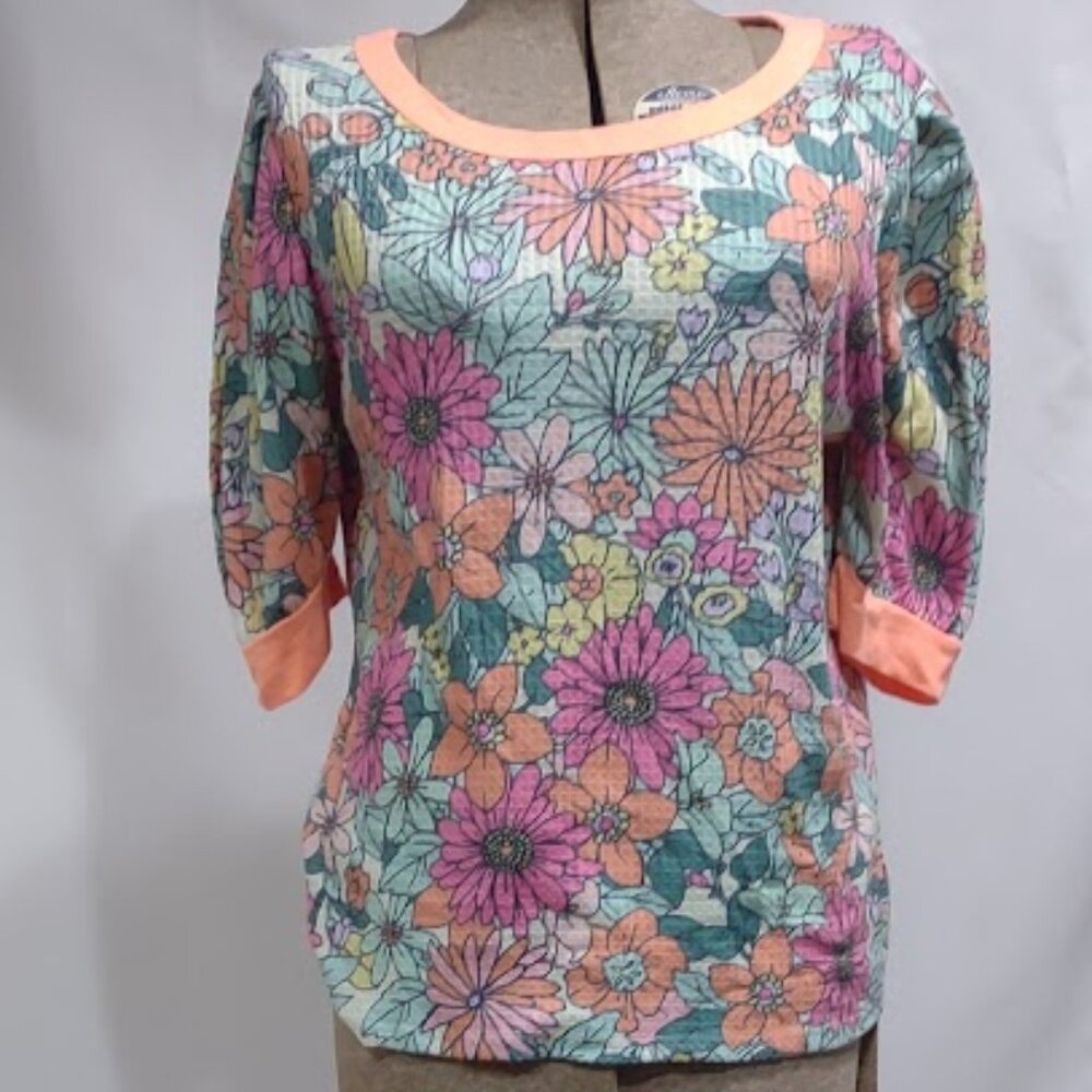 BIBI FLORAL WAFFLE TOP 3/4 PUFF SLEEVES BANDED COLLAR & CUFFS TAG TORN OUT